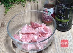 红椒丝瓜炒肉片的做法图解2