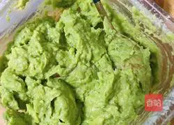 Illustration of how to make guacamole and shrimp pasta 1
