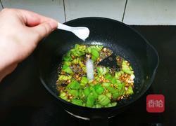 青椒炒红肠的做法图解5