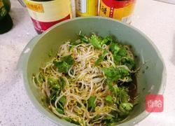 凉拌绿豆芽的做法图解4