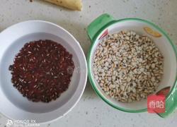 薏米山药红枣粥的做法图解2