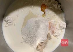尝试不同的做法 加了藜麦的牛奶吐司面包的做法图解3