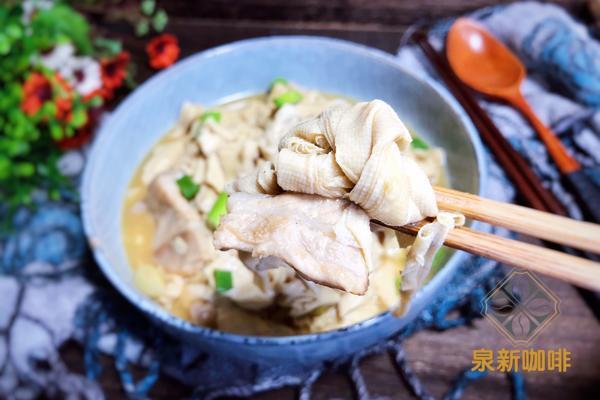 五花肉焖豆腐皮