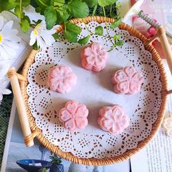 草莓冰皮月饼的做法[图]
