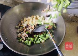 鸡肉香菇土豆丁拌面的做法图解5