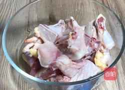 黄瓜炖鸡块的做法图解1