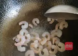 Illustration of how to make stir-fried loofah with shrimps 3