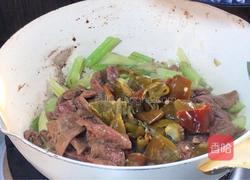 泡椒西芹炒猪肝的做法图解12