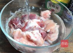 番茄莲藕炖猪膀肉的做法图解1