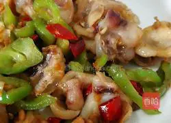 Illustration of how to stir-fry squid neck 12