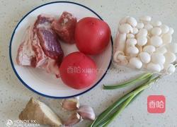 番茄菌菇炖猪肉的做法图解1