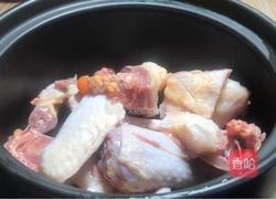 花生土鸡汤的做法图解2
