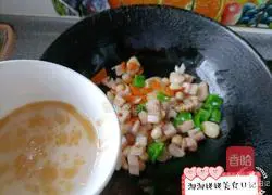 Illustration of how to make light stir-fry with lotus sugar 11