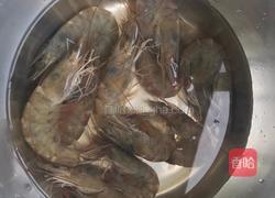 柠檬虾的做法图解1