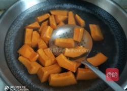 椰香拔丝南瓜的做法图解2