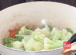 青椒炒花菜的做法图解8