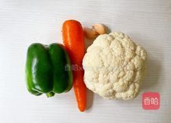 青椒炒花菜的做法图解1