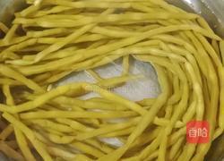 酸豆角炒鸭肾的做法图解1