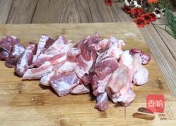 白萝卜炖猪肉的做法图解1