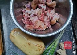 莲藕炖猪蹄的做法图解1