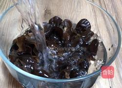 木耳炒小白菜的做法图解2