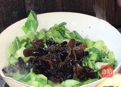 木耳炒小白菜的做法图解7