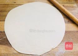 鸡蛋韭菜盒子的做法图解1