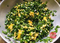 鸡蛋韭菜盒子的做法图解2