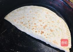 鸡蛋韭菜盒子的做法图解6