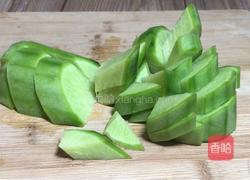 板栗萝卜猪骨汤的做法图解6