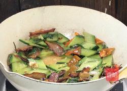 熏肉炒黄瓜的做法图解10