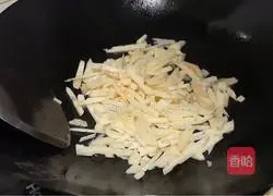 Illustration of how to make spicy shredded lotus root 6