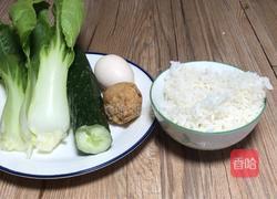 黄瓜蛋炒饭的做法图解1