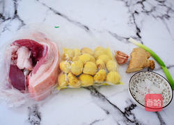 板栗红烧肉的做法图解1