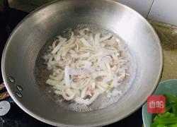 辣椒炒鱿鱼丝的做法图解2