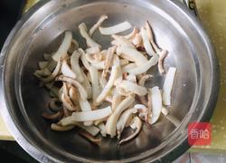 辣椒炒鱿鱼丝的做法图解3
