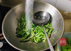 辣椒炒鱿鱼丝的做法图解6