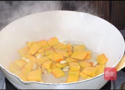 南瓜炒鸡蛋的做法图解5