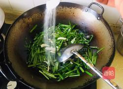 韭菜炒鱿鱼丝的做法图解7