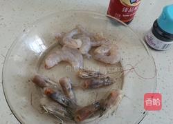 虾仁丝瓜炒白玉菇的做法图解2