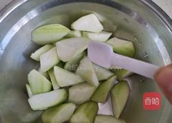 虾仁丝瓜炒白玉菇的做法图解3