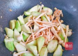 虾仁丝瓜炒白玉菇的做法图解9
