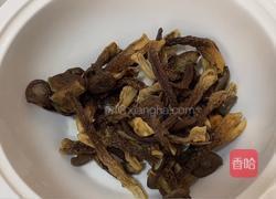 鹿茸菇瘦肉汤的做法图解2