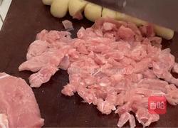 荸荠瘦肉汤的做法图解2