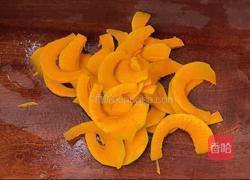 南瓜炒鸡蛋的做法图解1