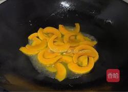 南瓜炒鸡蛋的做法图解5