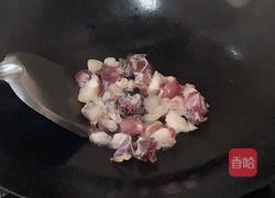 腊肠炒豌豆的做法图解2