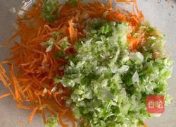 胡萝卜青椒鸡蛋饼的做法图解1