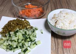 酸豇豆蛋炒饭的做法图解1