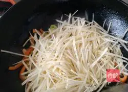 Illustration of how to make green pepper and potato shreds 7